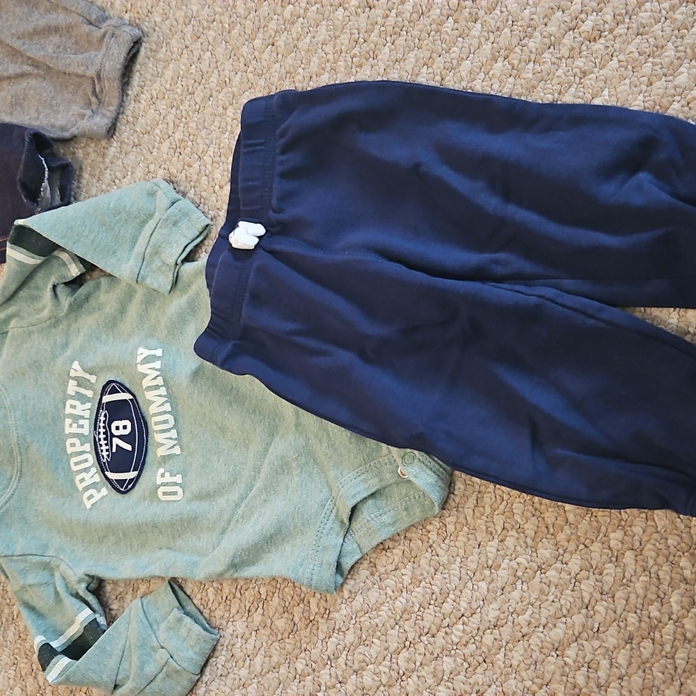 Carters Outfit Bundle - Picture 4 of 10